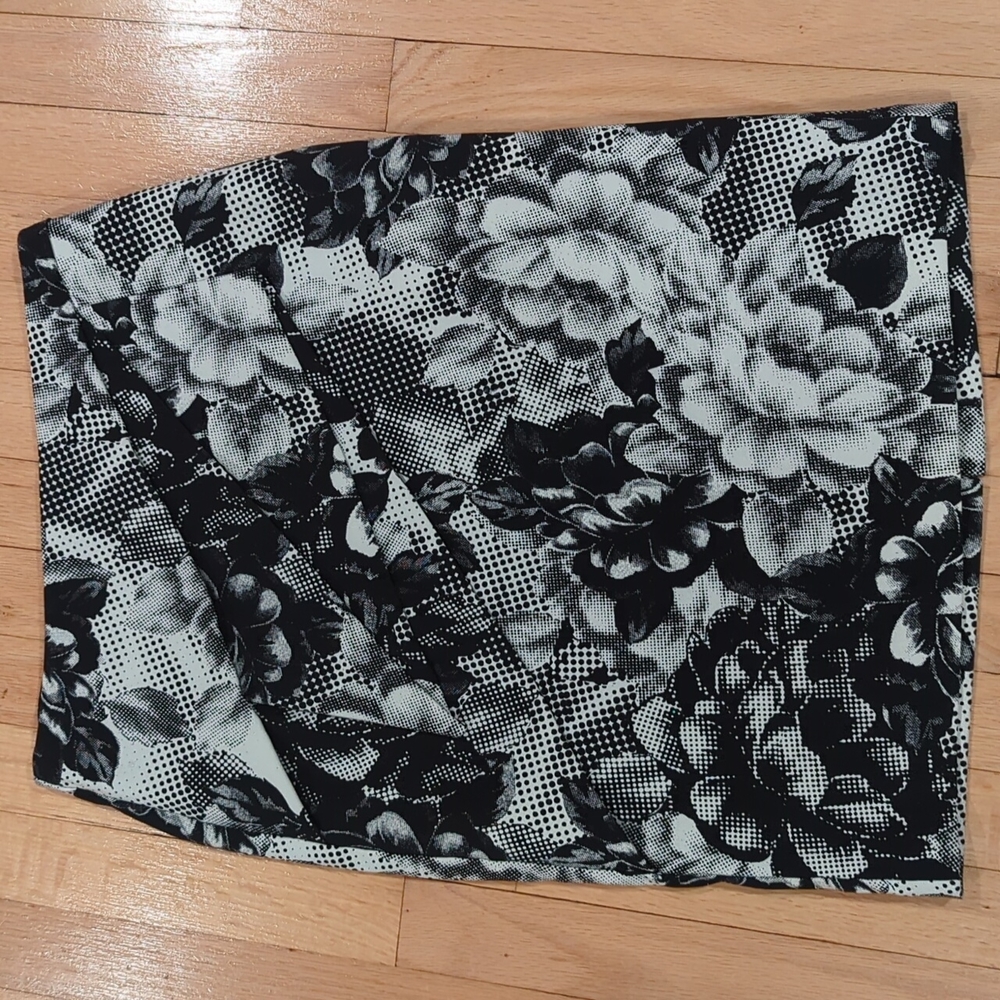 Worthington Layered Pencil skirt Size4